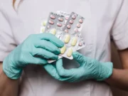 Sztuczna inteligencja odkryła miliony potencjalnych antybiotyków