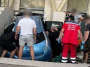 Wypadek w Winnicy: Nissan wjechał w sklep