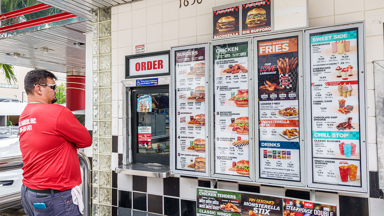 Prezes Checkers & Rally’s: popyt Amerykanów na tanie fast foody „nasilający się”